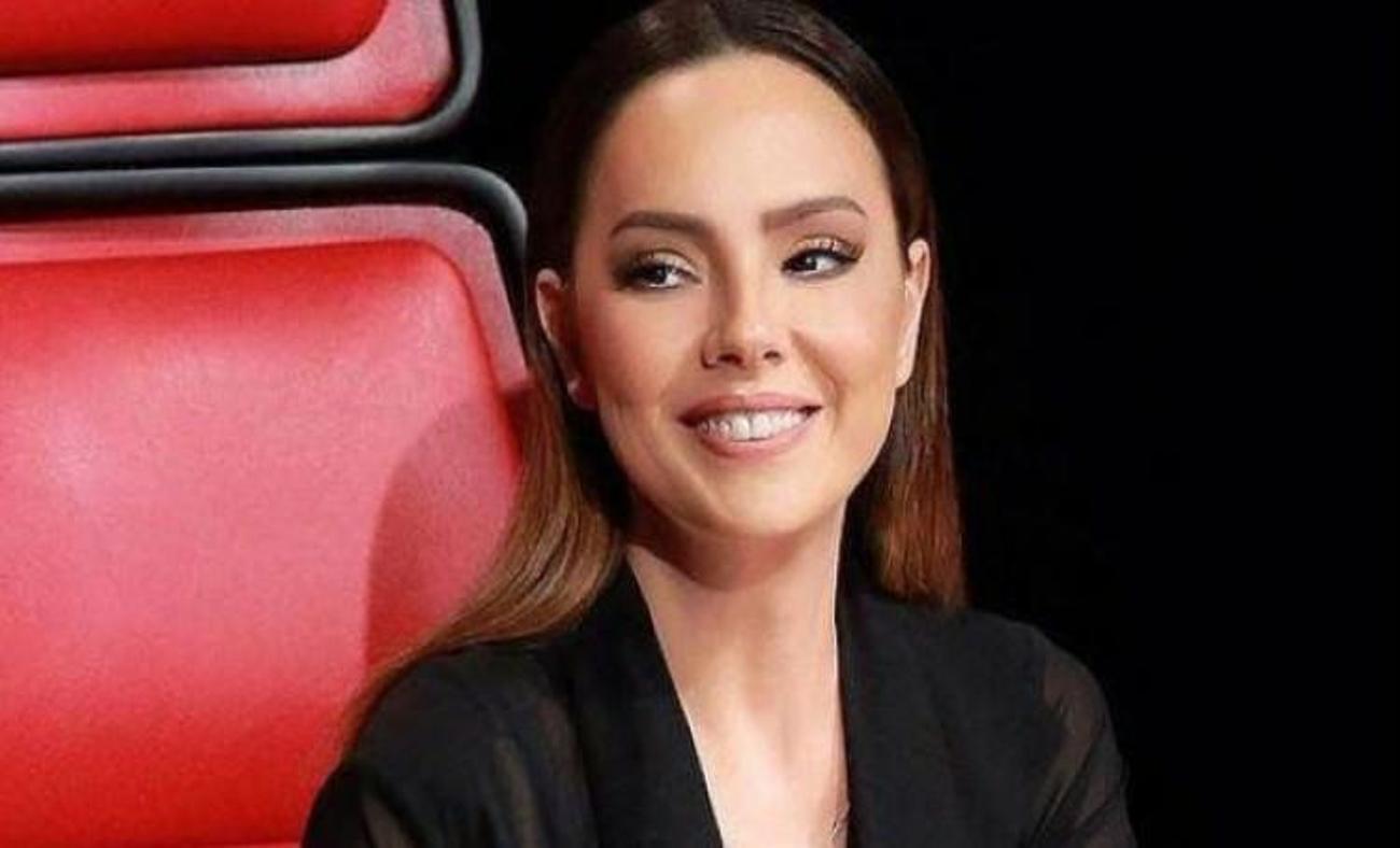 Ebru Gündeş kıyafetlerini satıyor!