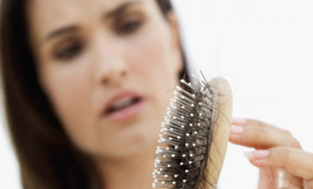 Saç dökülmesinin nedenleri nelerdir? Saç spreylerindeki tehlike!