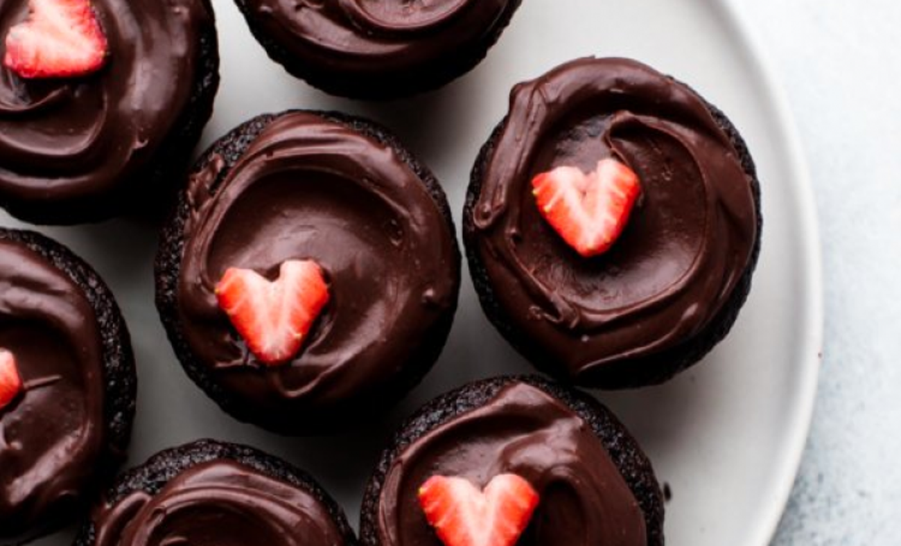 &Ccedil;ilekli krema dolgulu cupcake tarifi 