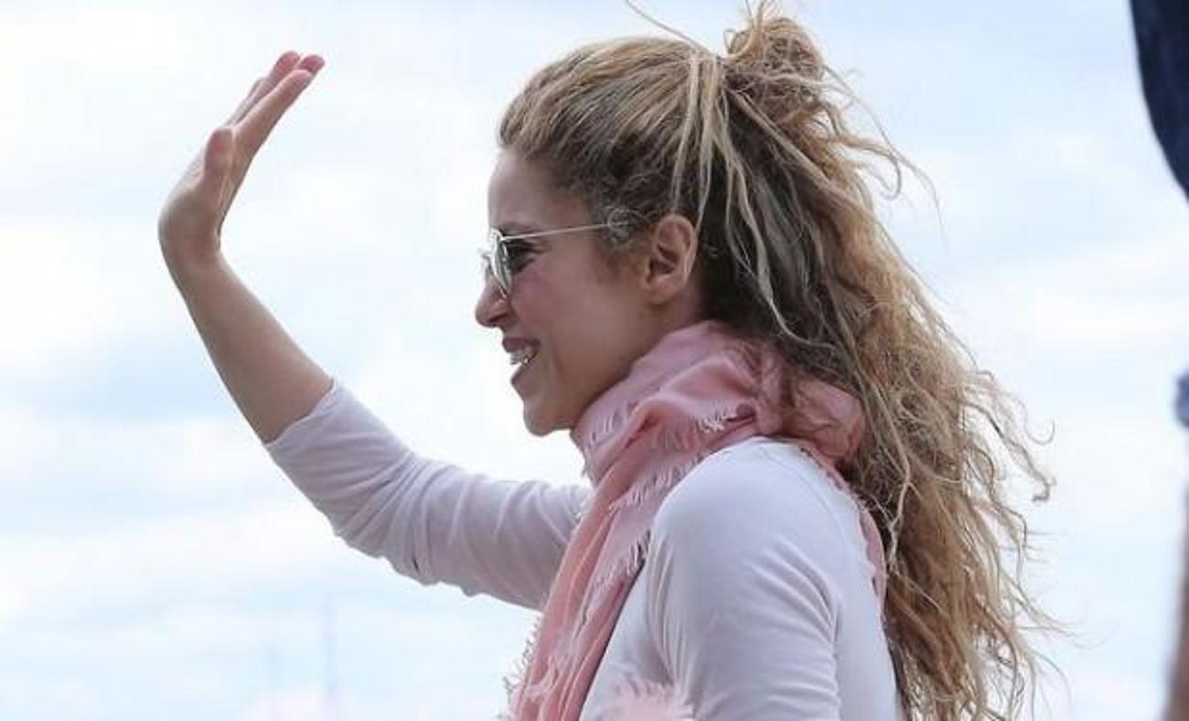 Shakira tekneyle Boğaz'a açıldı!