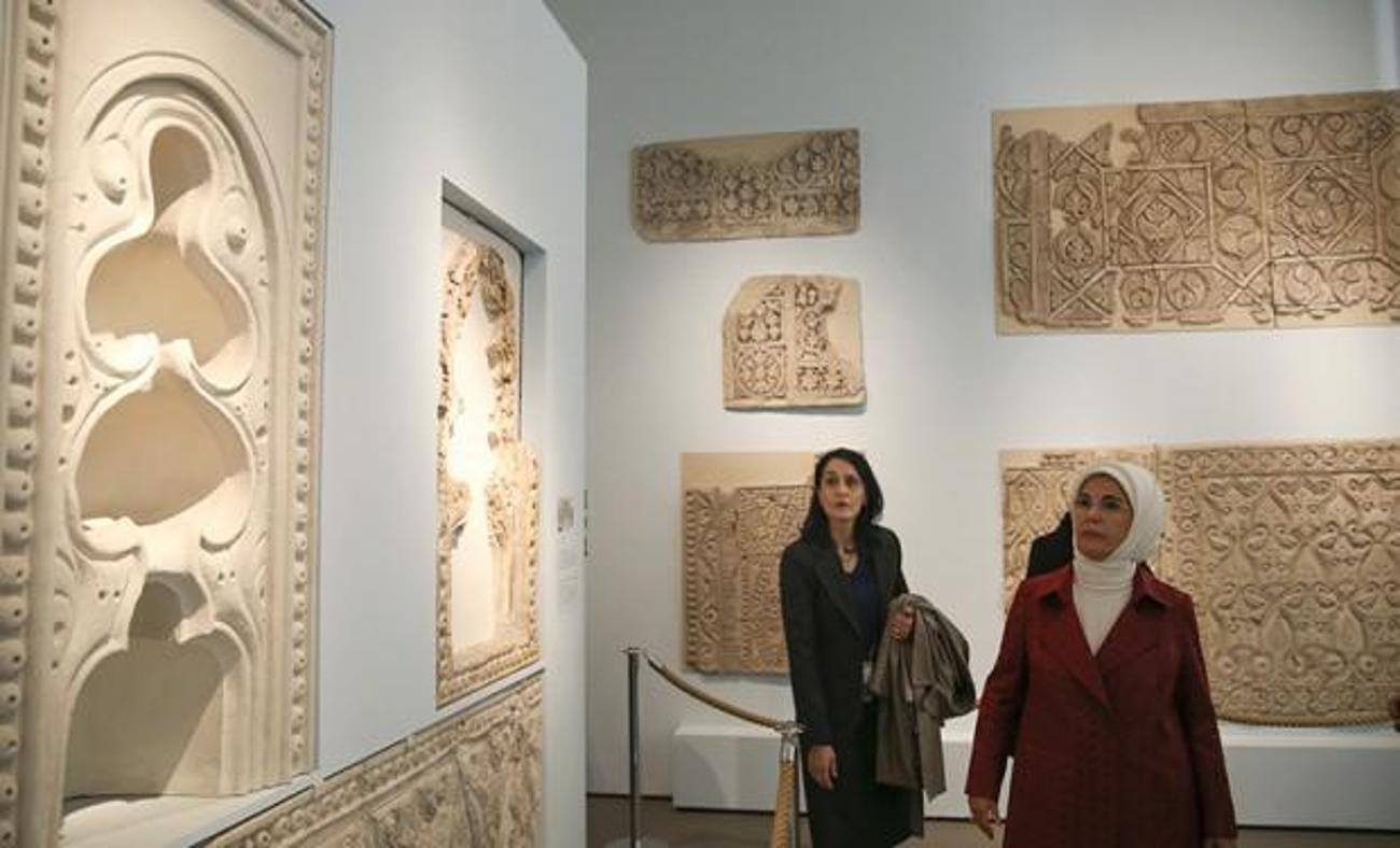 Emine Erdoğan Bergama Müzesini gezdi