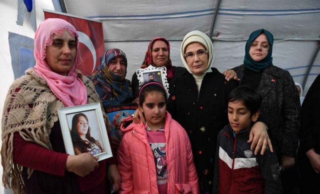 Emine Erdoğan'dan Diyarbakır'daki ailelere ziyaret