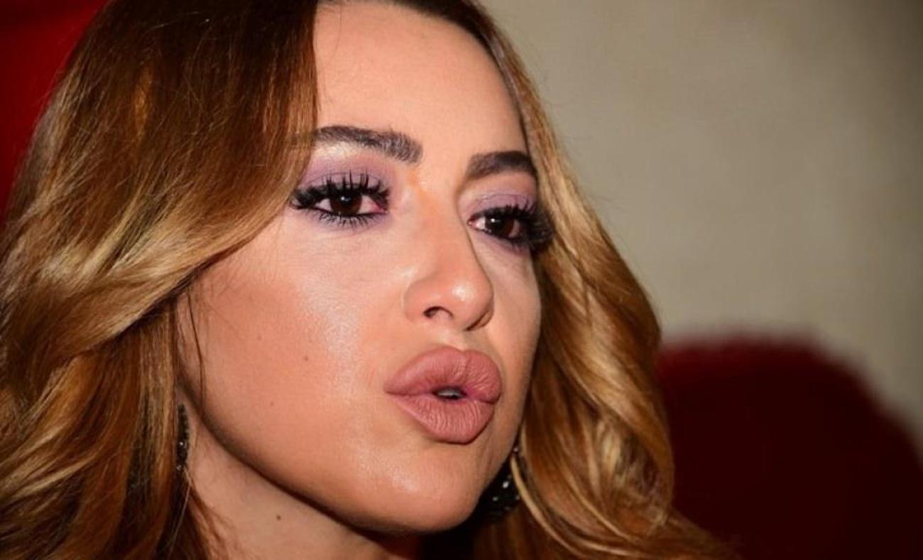 Şarkıcı Hadise'ye 500 bin TL'lik yasak!