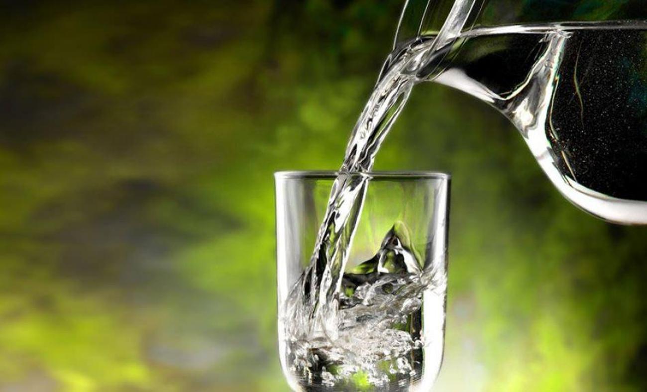 Peygamberimiz (SAV) suyu nasıl içerdi? Su içme adabı ve üç yudumda içme...