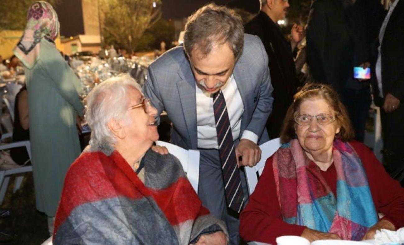 İBB huzurevi sakinleri ve g&ouml;n&uuml;ll&uuml;leri iftarda buluştu