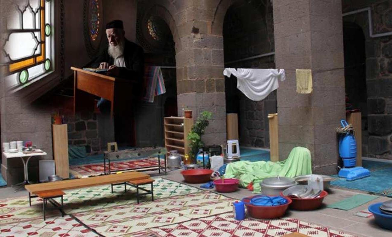 itikafa girmenin faziletleri itikaf nedir ve itikafa nasil girilir itikafin sartlari masiva haberleri