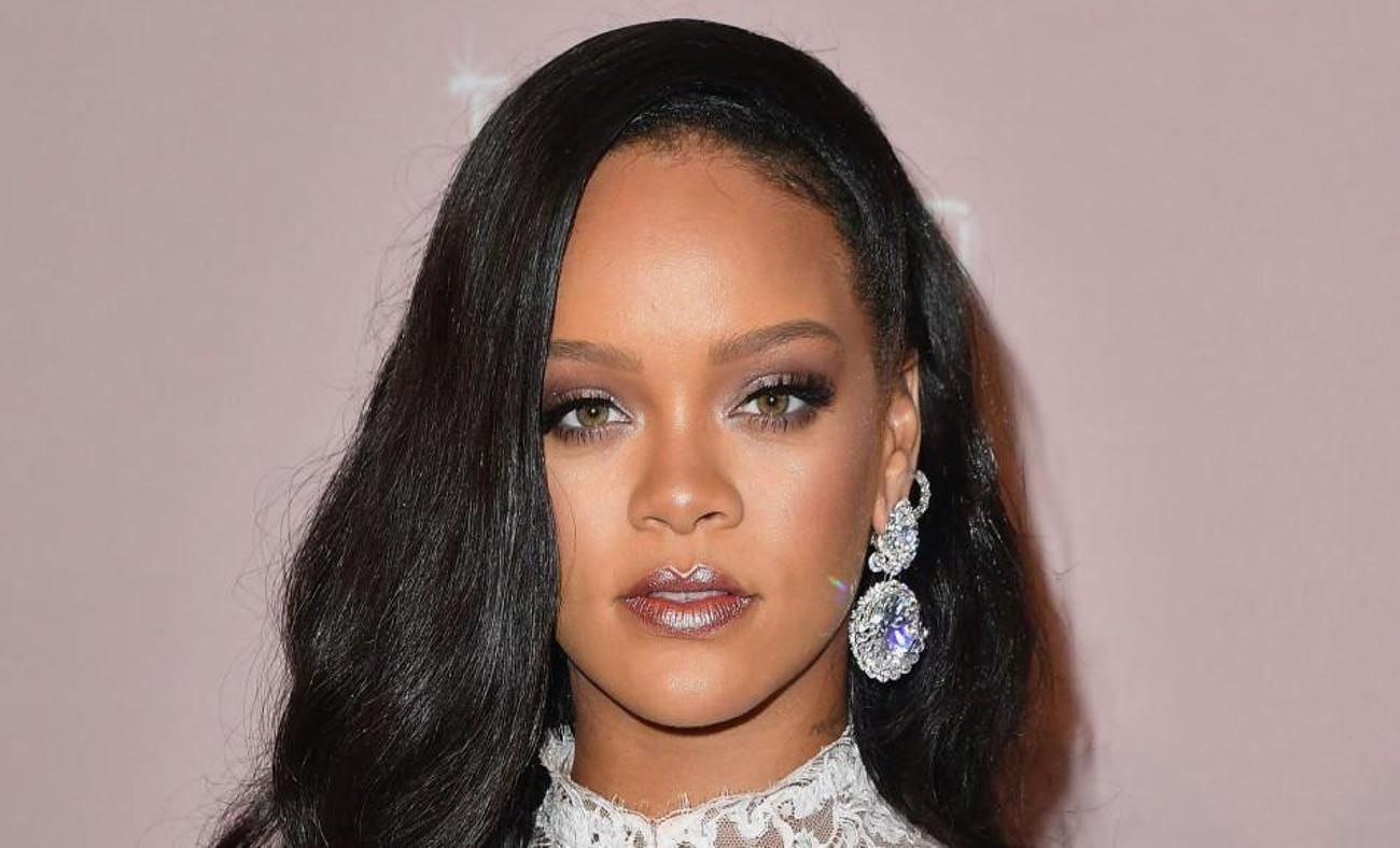 Yüzündeki morluklarla görüntülenen Rihanna, Hayranlarını korkuttu!