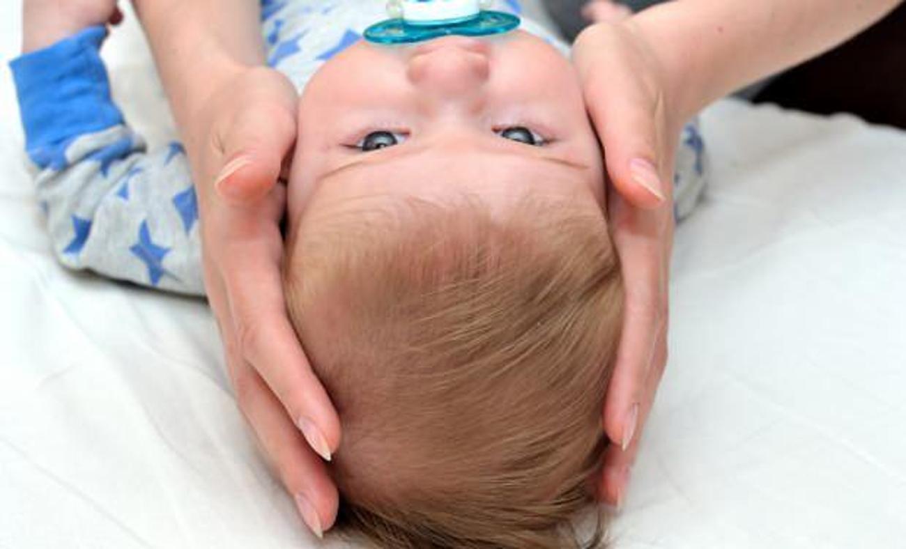 bebeklerde kafa yamuklugu ve sivriligi neden olur kafa sekillenmesi ne zamana kadar surer bebek haberleri