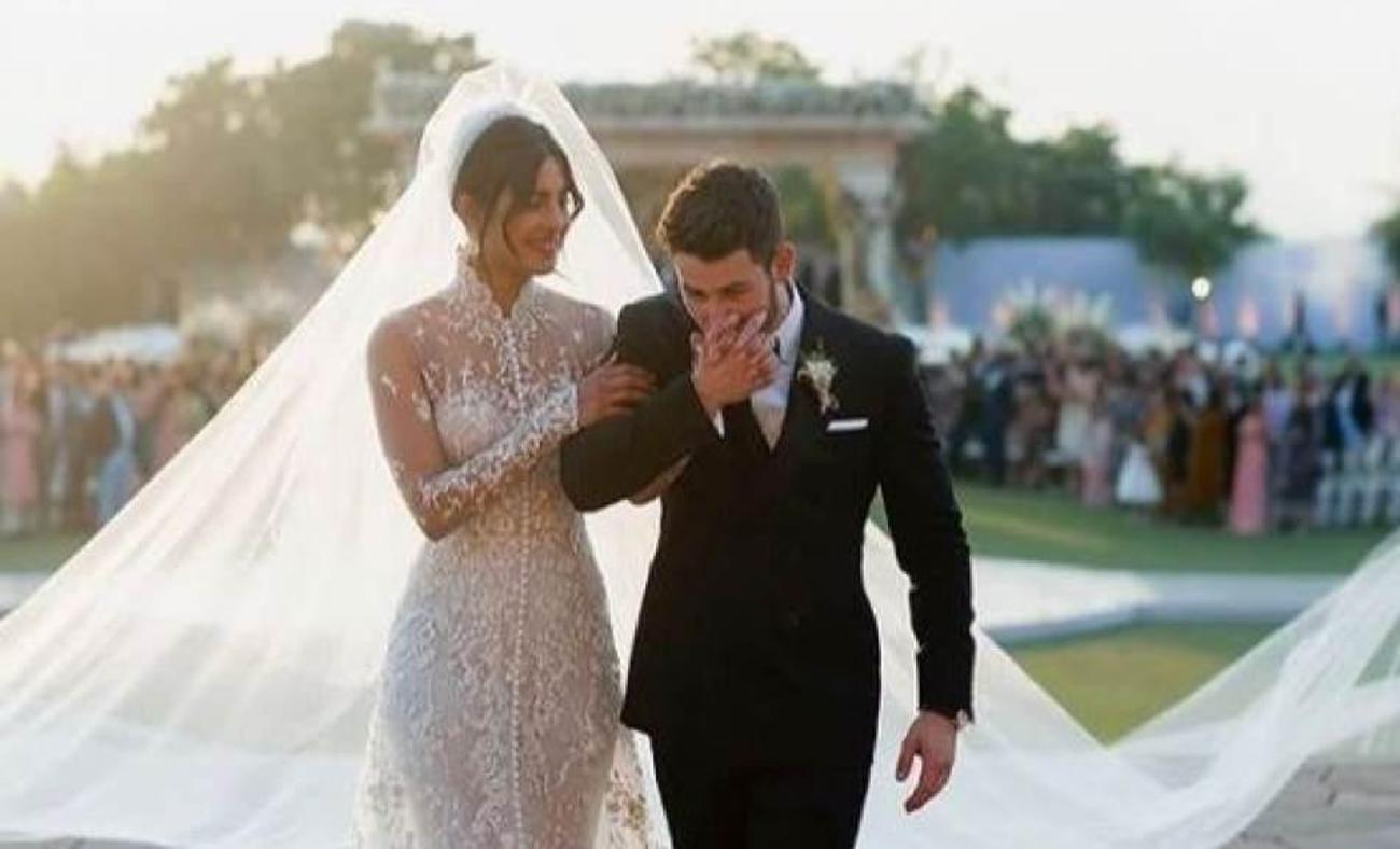 Nick Jonas'dan eşine: Dünyanın en güzel kadınıyla evliyim!
