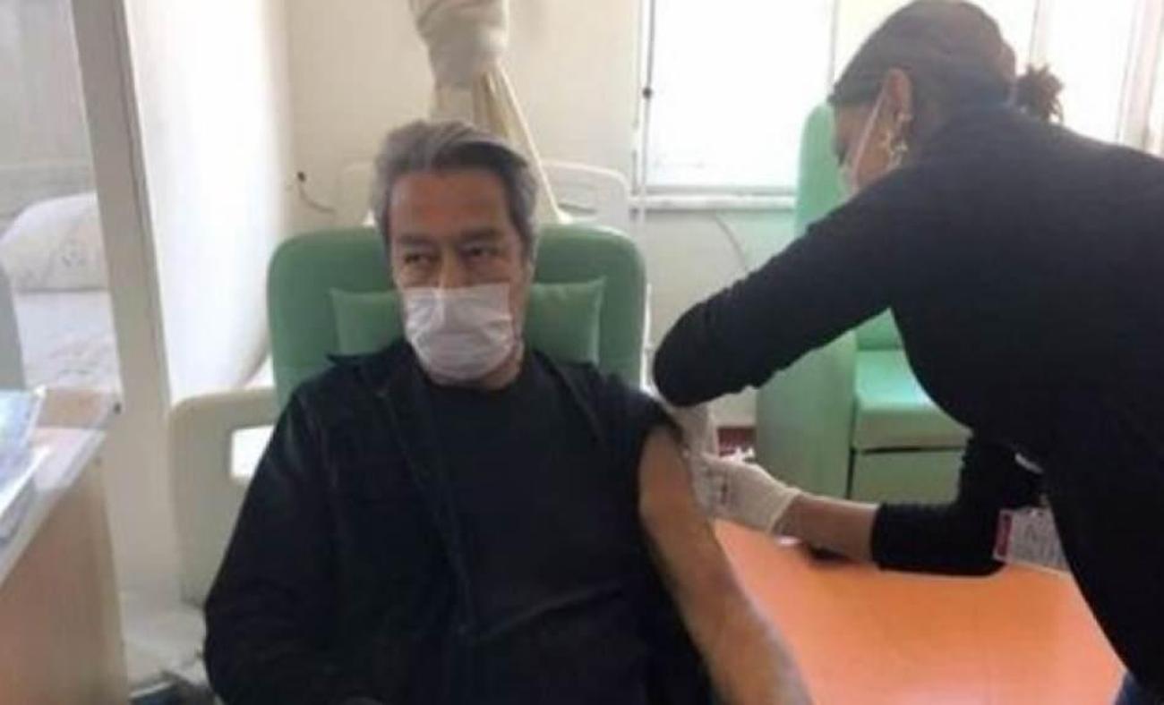 Usta sanatçı Kadir İnanır koronavirüs aşısı oldu!