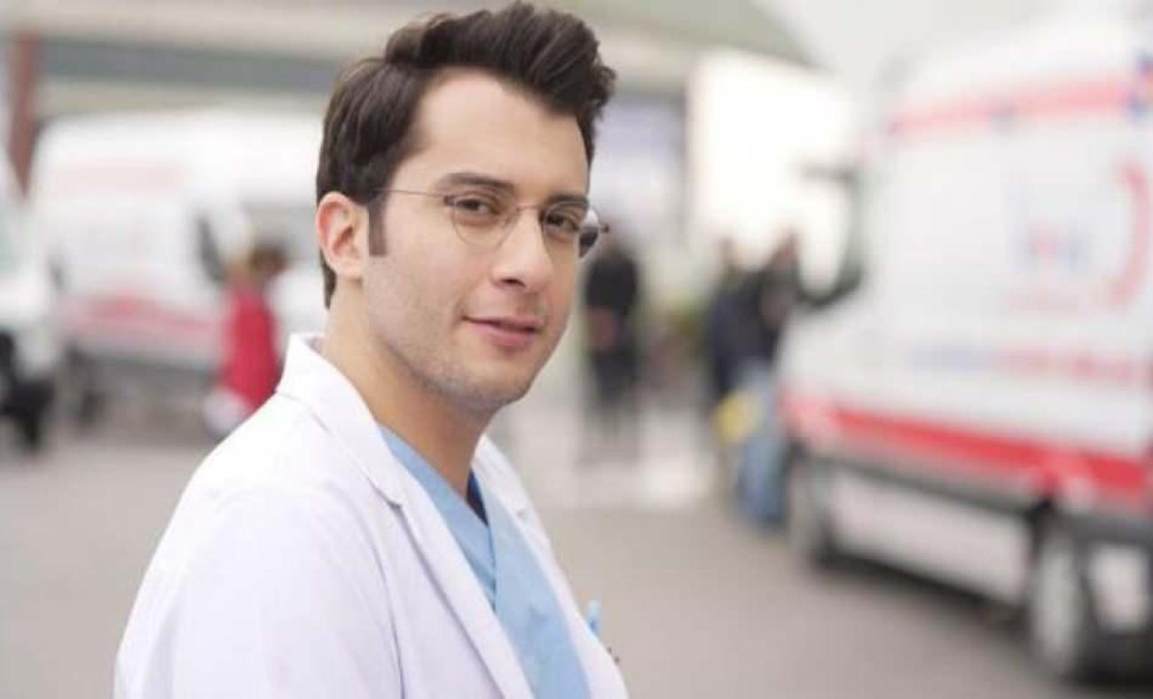 Oyuncu Fırat Altunmeşe korona paniği yüzünden Mucize Doktor'dan ayrıldı