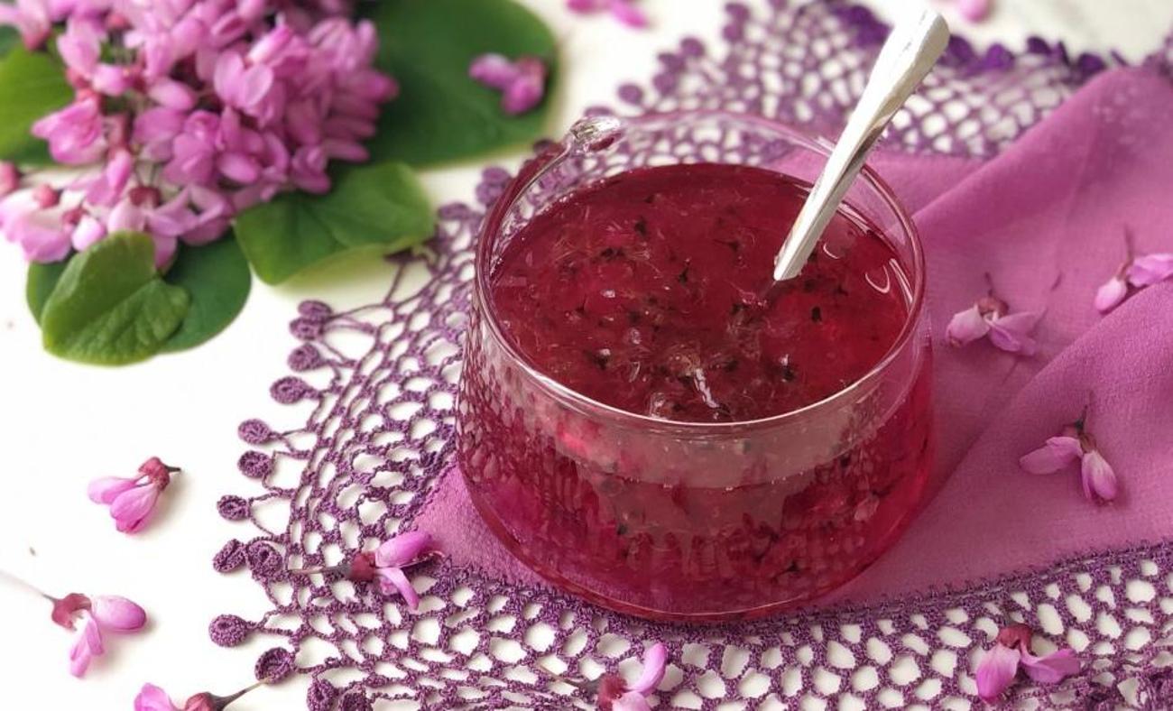 En kolay Erguvan &ccedil;i&ccedil;eği re&ccedil;eli nasıl yapılır? Erguvan &ccedil;i&ccedil;eği re&ccedil;elinin p&uuml;f noktaları