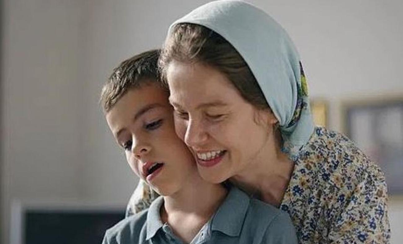 'Fatma' dizisinde Burcu Biricik'in otizmli oğlu Mustafa Konak'tan anlamlı ziyaret