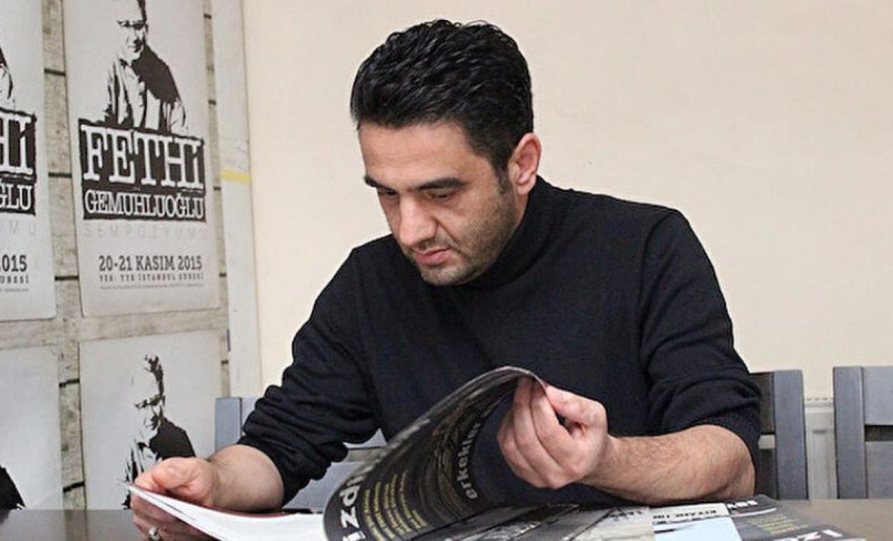 Bülent Parlak kimdir? Sevilen edebiyatçı Bülent Parlak vefat etti!