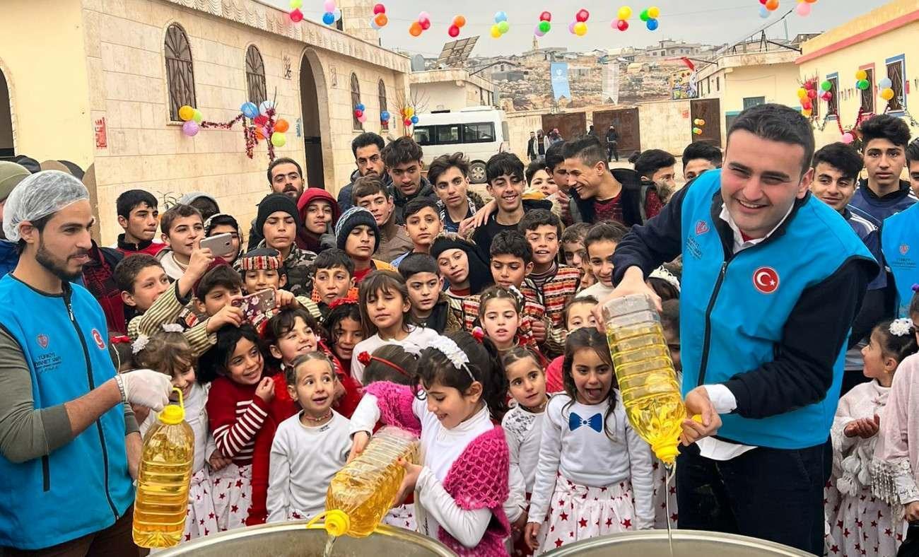 CZN Burak yine gönüllere dokundu! Bayramda Suriyeli çocukları sevindirdi 