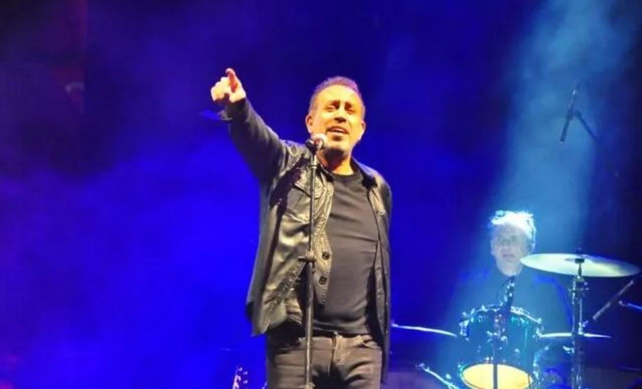 Kimse bir anlam vermedi! Haluk Levent konserinde yaptığı hareketle hayranlarını şaşırttı