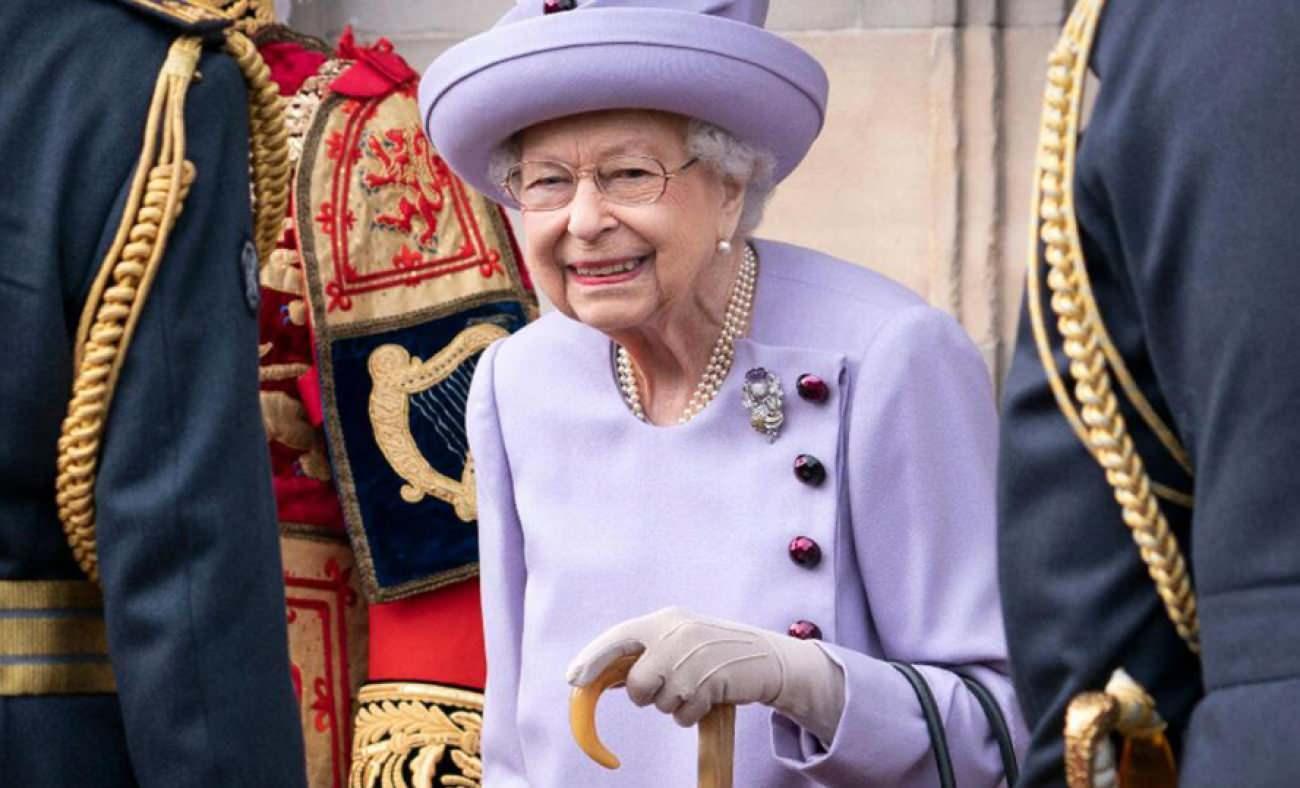 Kraliçe II. Elizabeth'e reddedilmek ağır geldi! Torununa zeytin dalı uzatmıştı