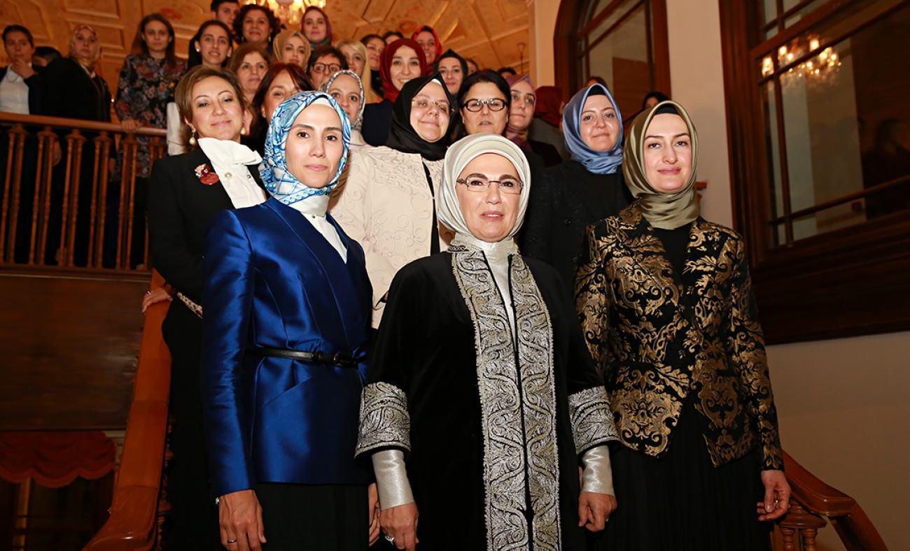 Emine Erdoğan KADEM Yönetim Kurulu Üyeleri ile bir araya geldi