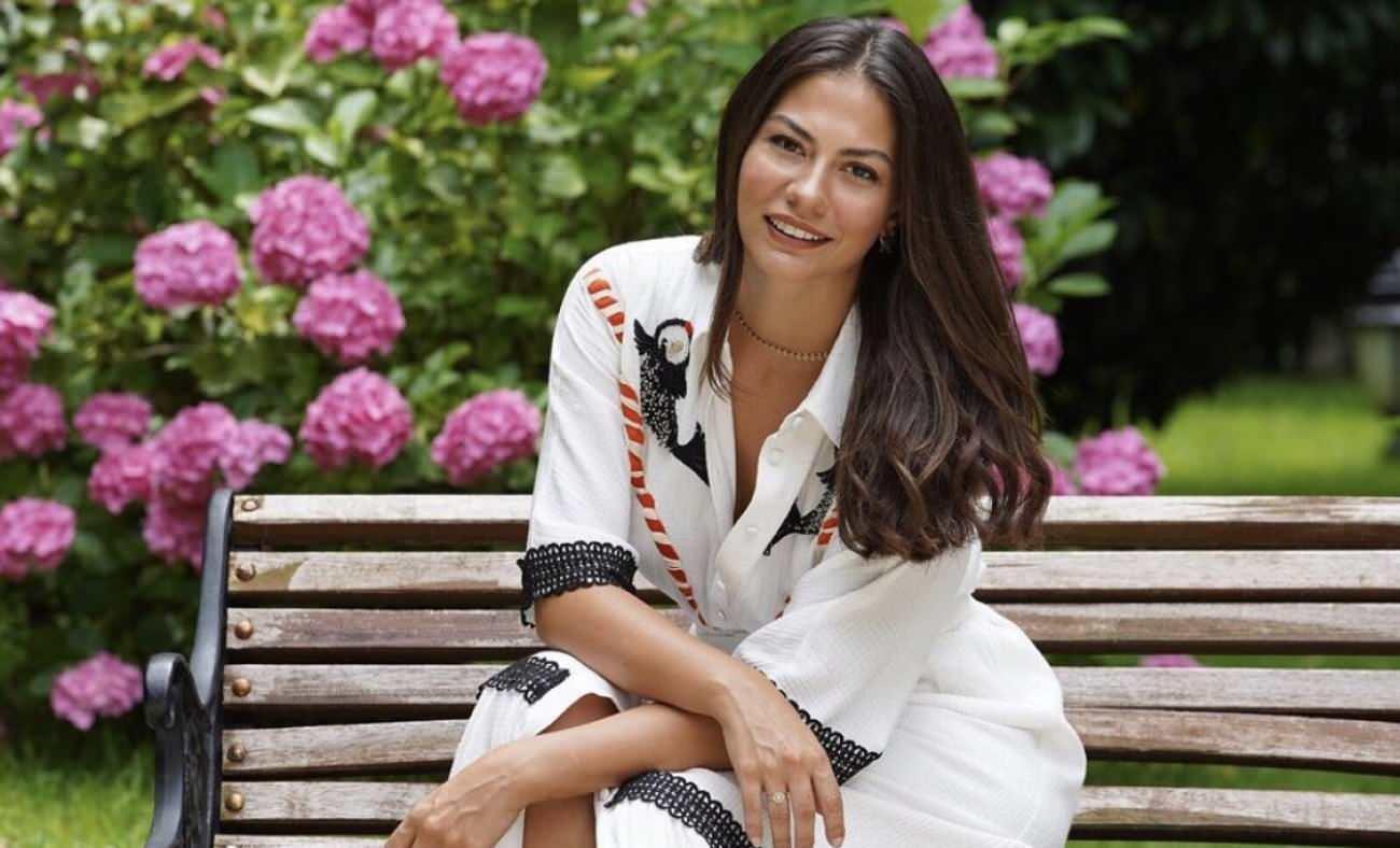 Demet Özdemir'e evlilik yaradı! Bir başka güzelliği ile...