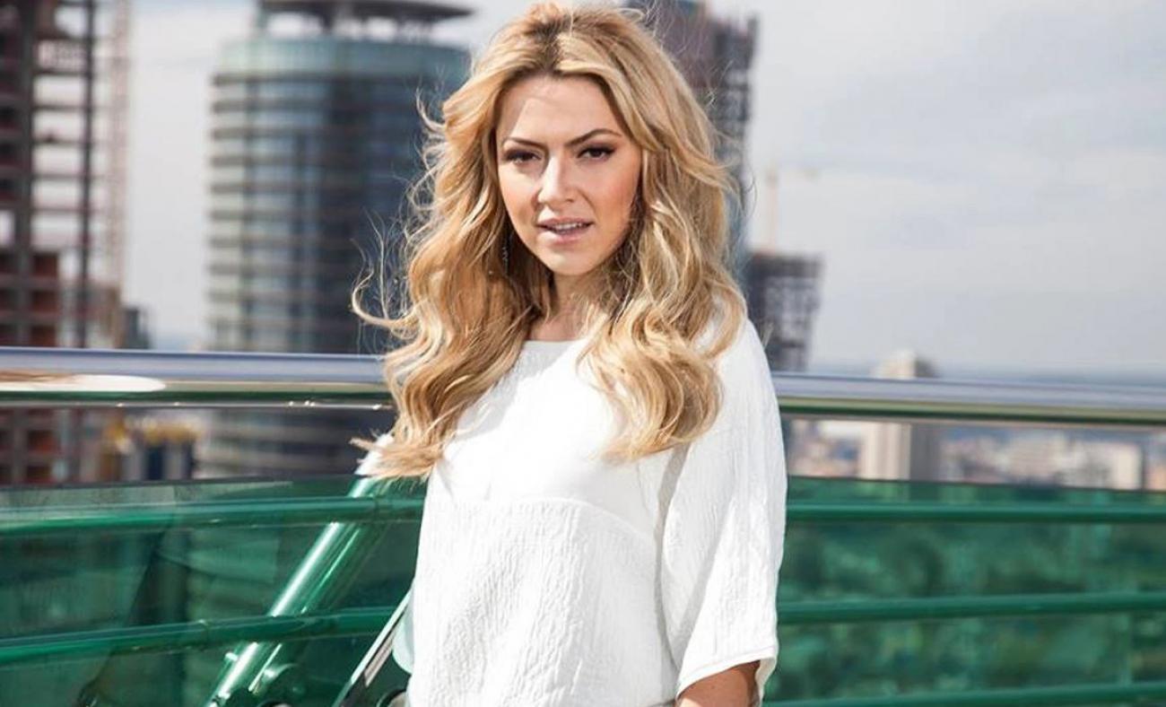 Yeni boşanan Hadise'ye büyük şok! Anne ve babası 24 yıl sonra ikinci kez...