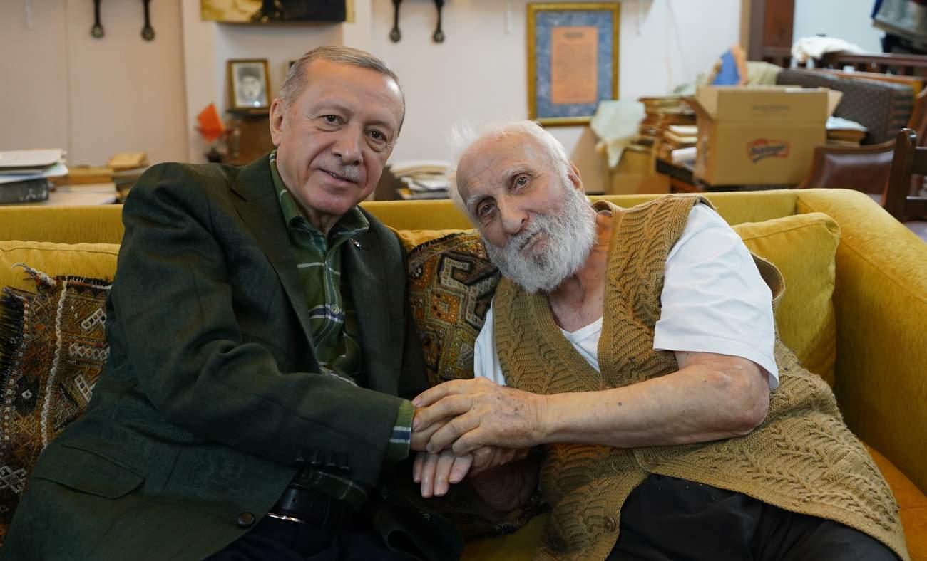 Cumhurbaşkanı Erdoğan'dan anlamlı ziyaret! Efsane neyzen Niyazi Sayın ile bir araya geldi