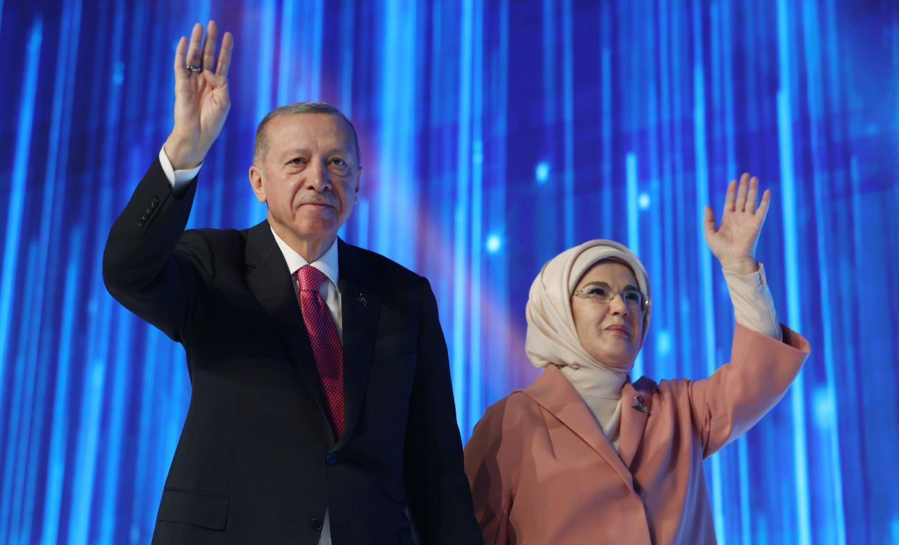 Emine Erdoğan: Milletimizin gönlüne giden yolun mimarıdır AK Parti!