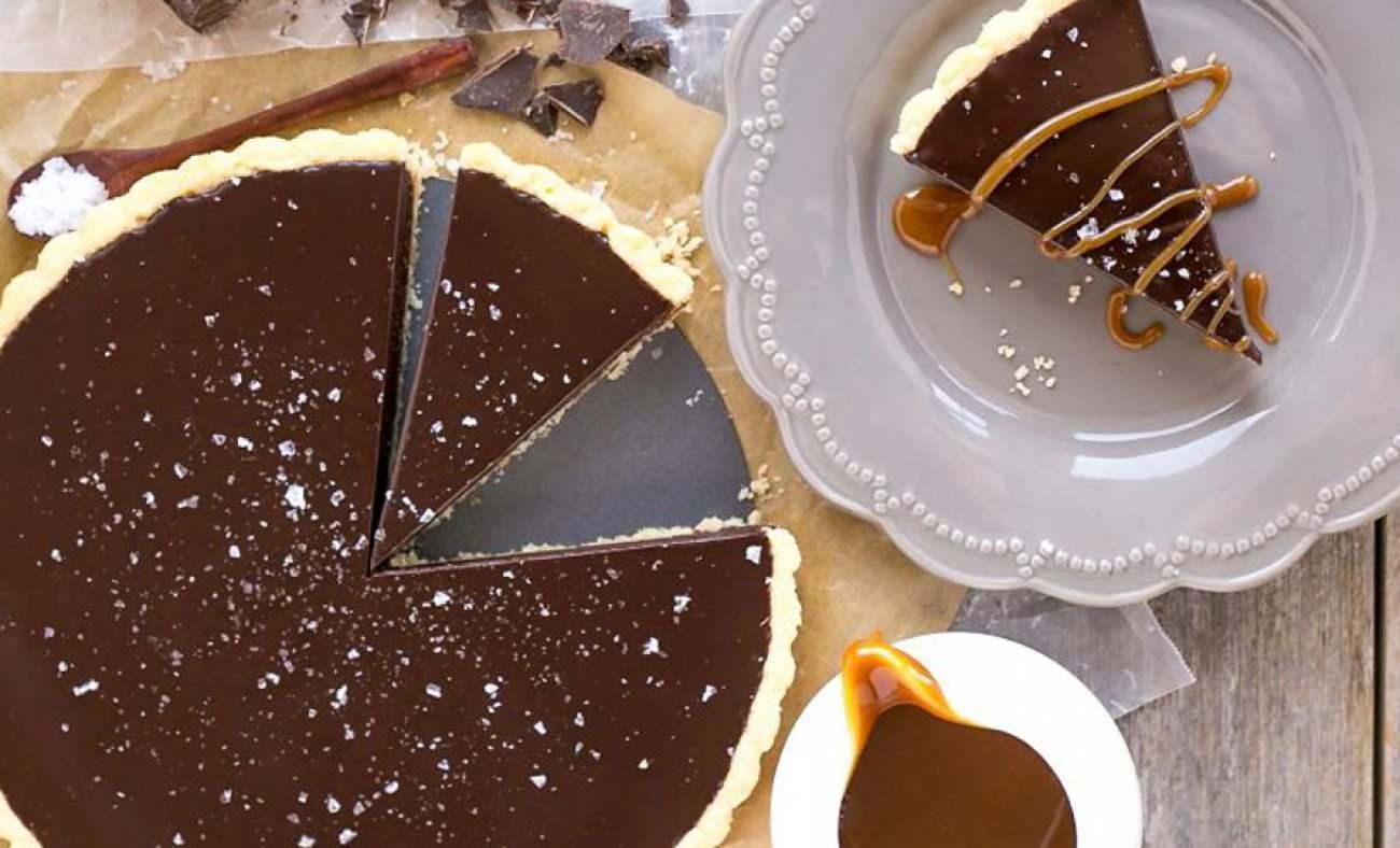 Çikolatalı bu pratik lezzete bayılacaksınız! Çikolatalı fındıklı tart kek tanımı?