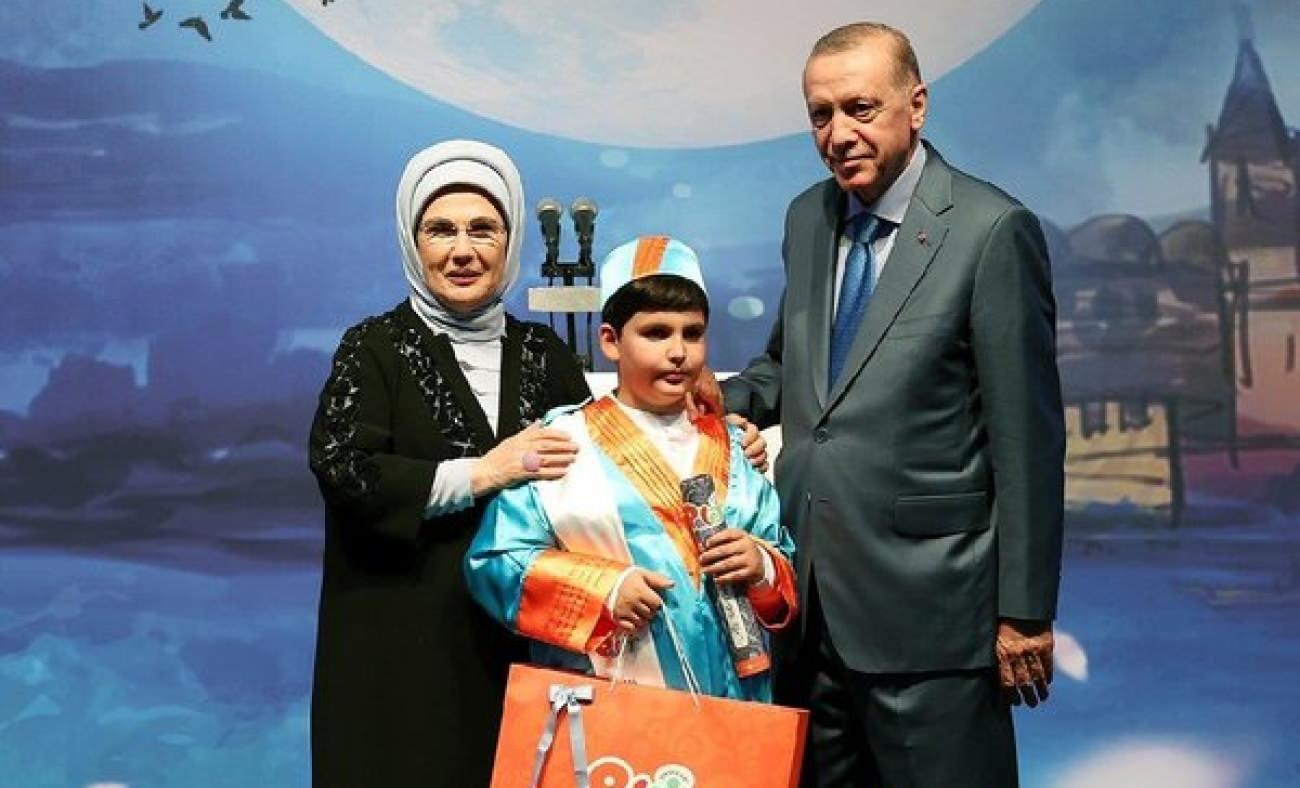 Recep Tayyip Erdoğan ve eşi Emine Erdoğan torununun mezuniyet törenine katıldı!