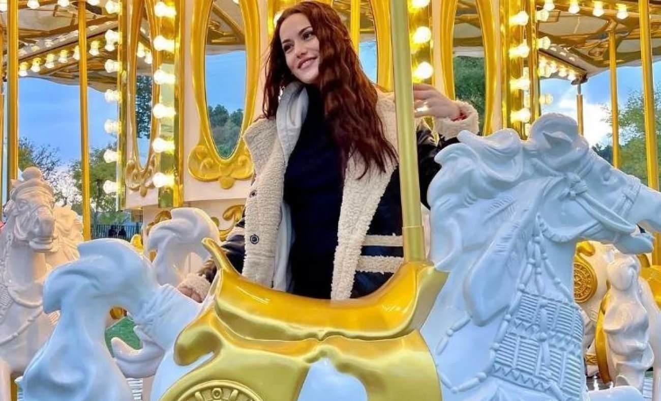 İki &ccedil;ocuk annesi Fahriye Evcen paraya para demiyor! Kazancı dudak u&ccedil;uklattı