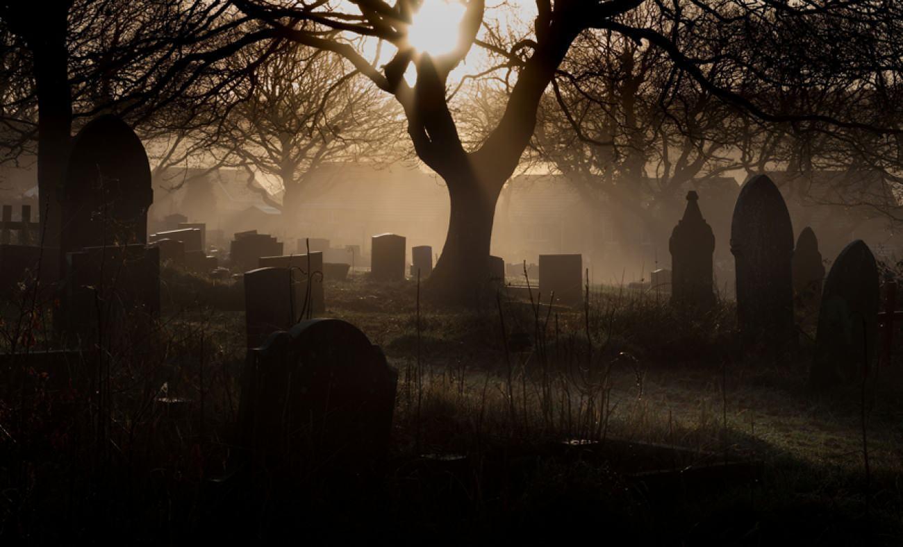Rüyada mezar görmek ne anlama gelir? Rüyada mezar taşı görmek?Rüyada mezarlıkta gezmek ne demek