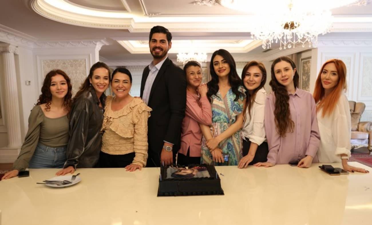 Gelin dizisinin Cihan'ı Cenay Türksever'e sürpriz doğum günü partisi!