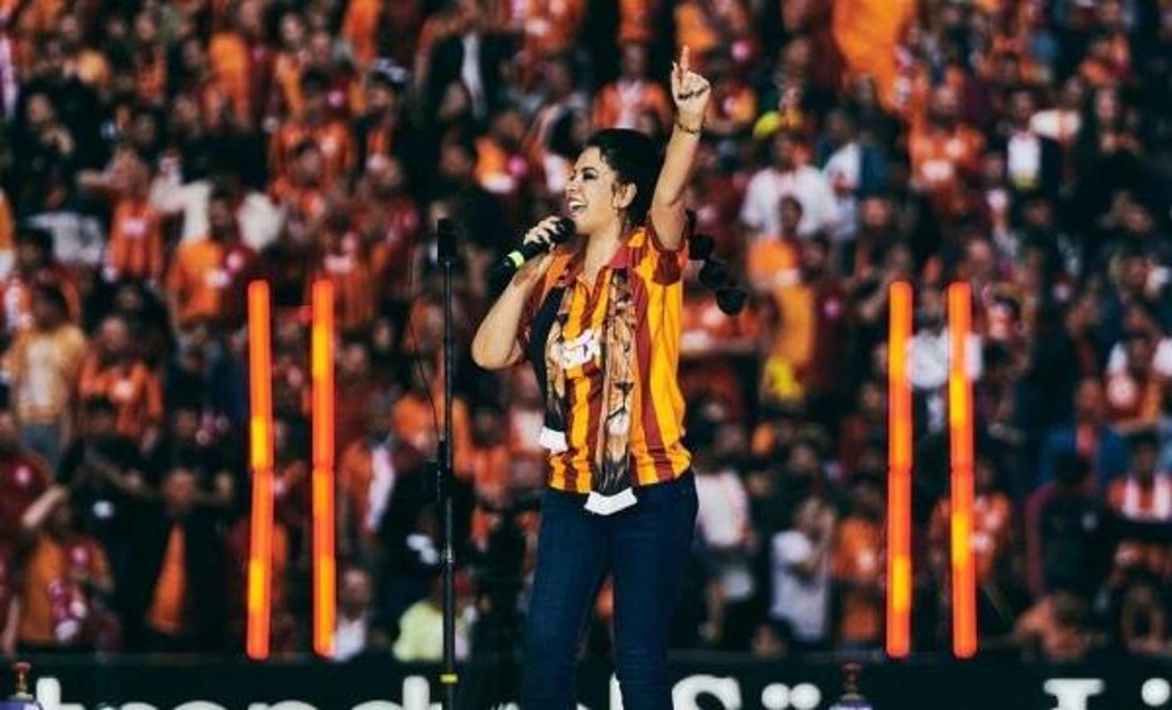 Zara'dan Galatasaray şampiyonluk kutlaması! Taraftarlar ile birlikte...