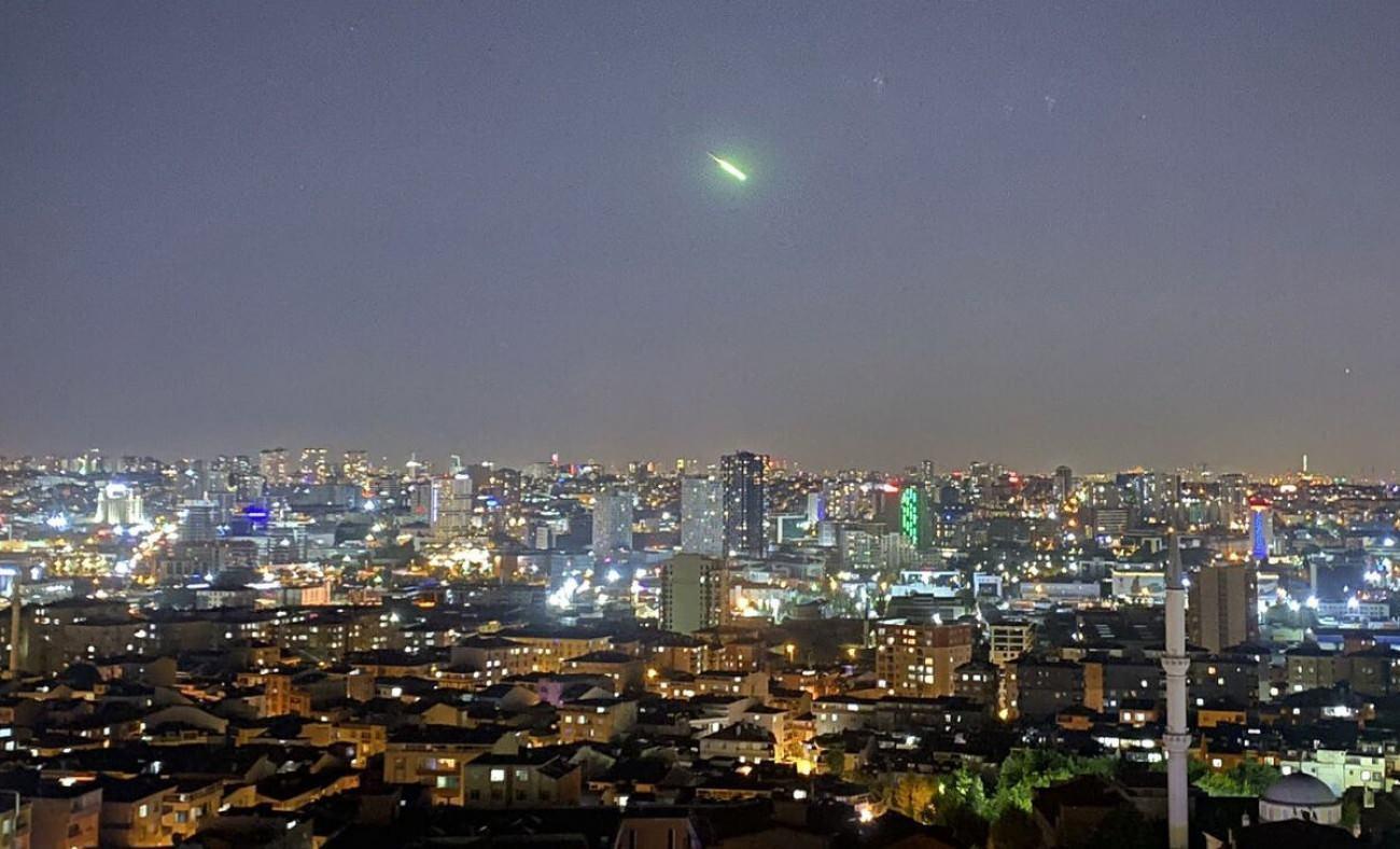 Herkes yıldız kayıyor sandı: Gerçek çok başka çıktı! İstanbul'a göktaşı sürprizi