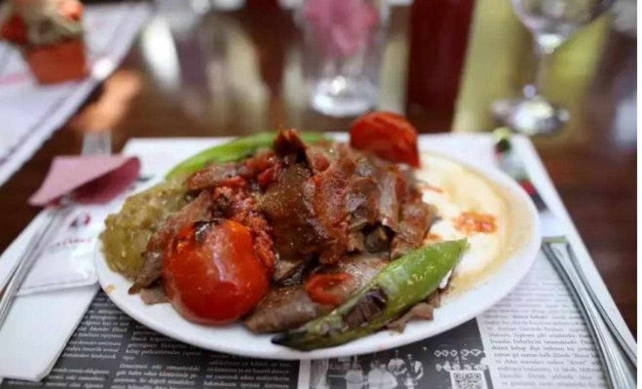 İskendere rakip çıktı! Bayburt'un yöresel lezzeti mantılı döner yok satıyor