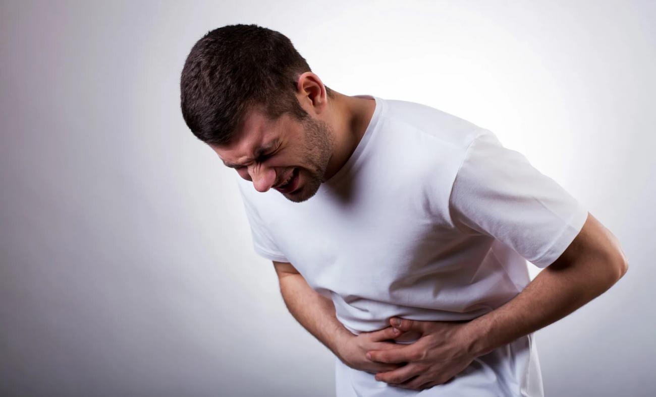 uzmanlar uyardi ani ve siddetli karin agrisi kalp krizi habercisi olabilir 1723747531 9156