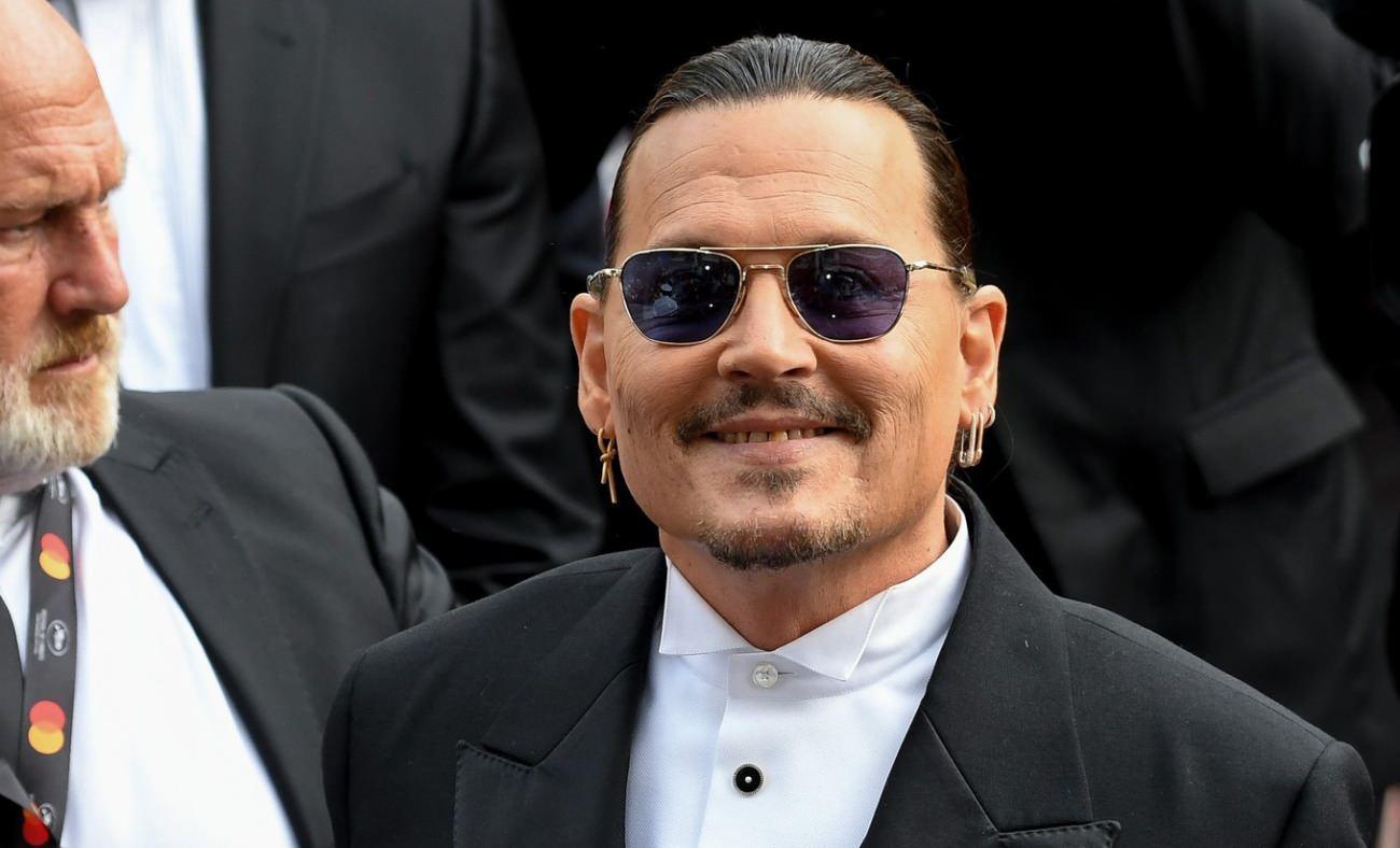 Johnny Depp korsan dişlerini yaptırdı! Son hali gündem oldu