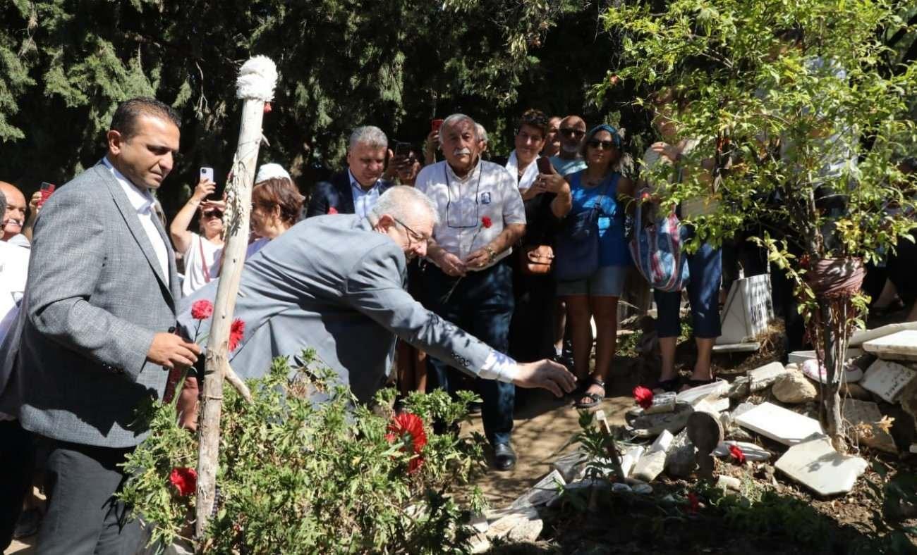 Tuncel Kurtiz vefatının 11. yılında kabri başında anıldı! "Saygıyla anmaya devam edeceğiz"