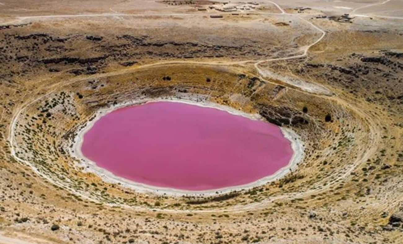Konya'da pembe rengiyle ünlenen Meyil Obruk Gölü kurudu