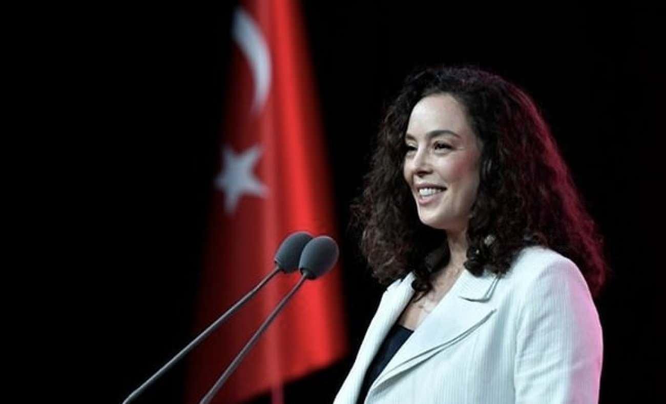 Azra Akın’dan gelen eleştirilere yanıt! "Her zaman destekleyeceğimi belirtmek isterim"
