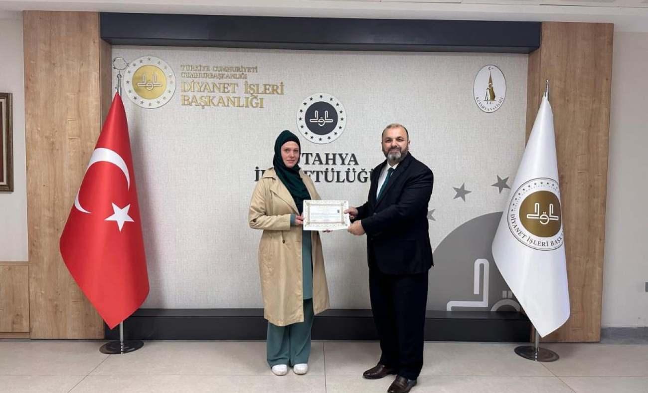 Alman kadın K&uuml;tahya'da M&uuml;sl&uuml;man oldu