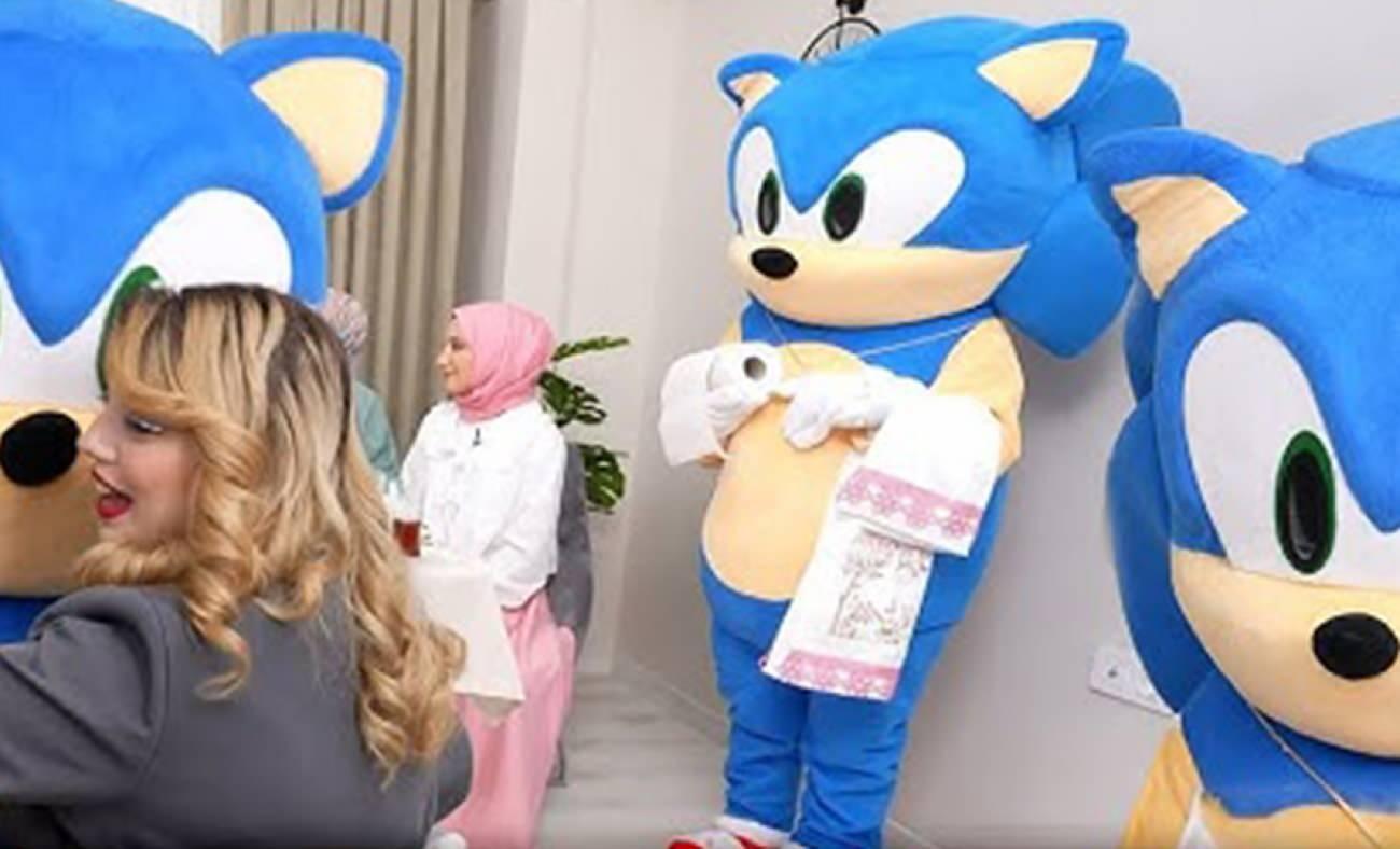 Gelin Evi'nde tuhaf anlar! Yarışmacı Kirpi Sonic'e sunum yaptırdı