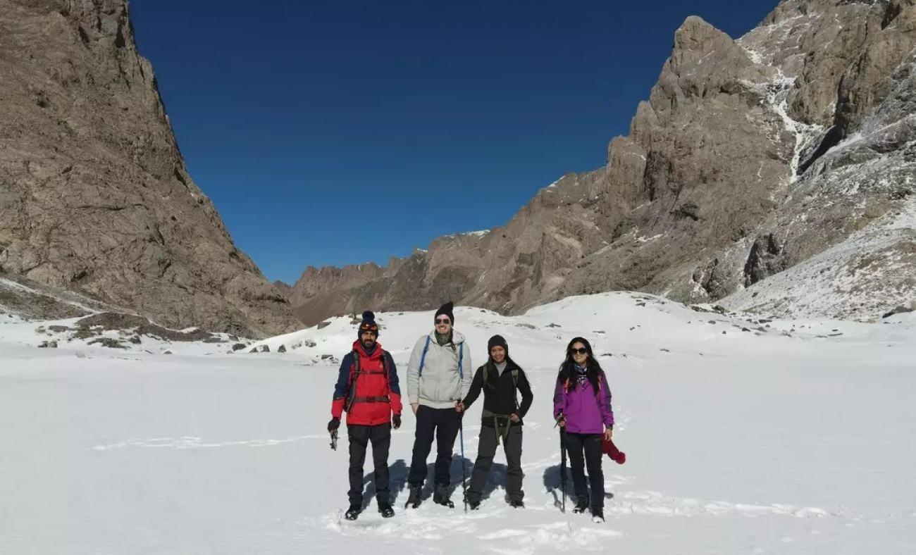 Hakkari Cilo Dağı'nda görsel şölen! 20 bin yıllık buzul bölgesindeki şelale dondu