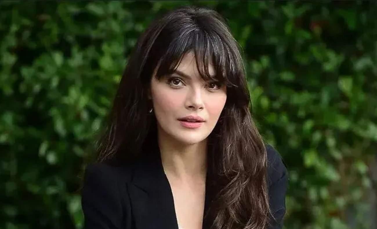 Uzak Şehir'in Alya'sından set paylaşımı: Sinem Ünsal'ın "erken set kombini" 