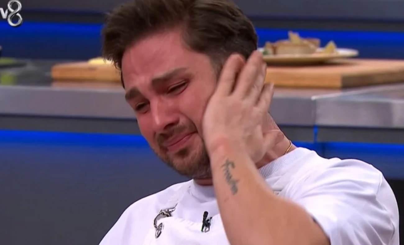 MasterChef Onur "Hiç iyi değilim" diyerek ağlamaya başladı!