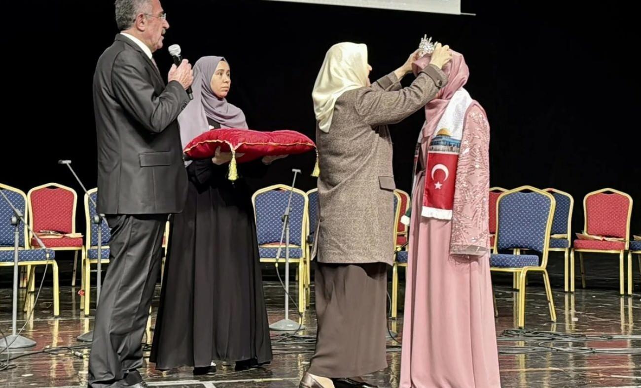 Kırşehir'de hafızlık eğitimini tamamlayan 27 kız öğrenci için icazet töreni!