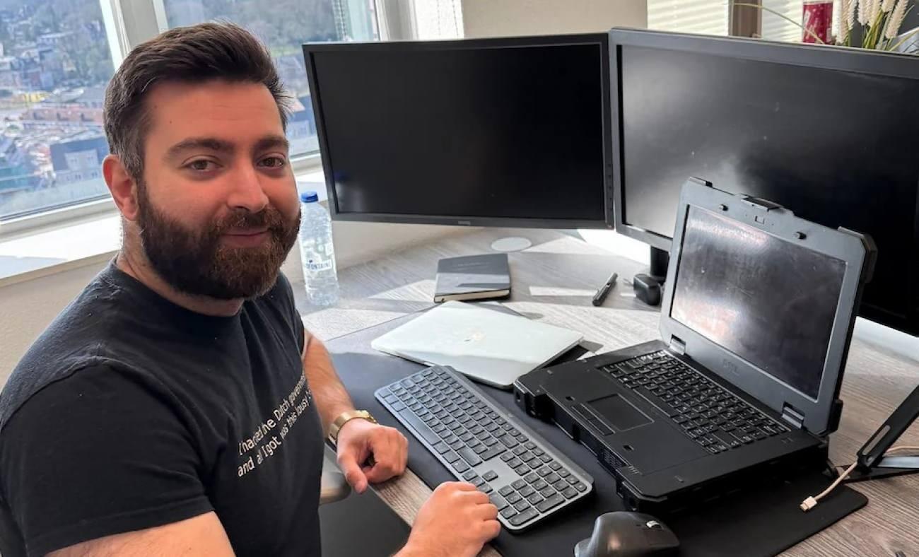 Teknoloji devinin açığını yakaladı! Apple Türk gence 50 bin euro ödül verdi!