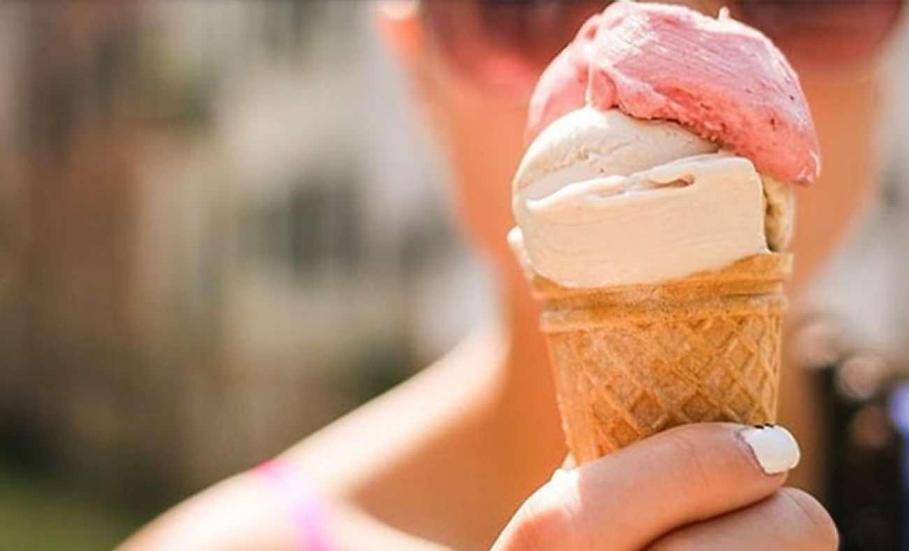 Tayland'da dondurma satın aldı i&ccedil;inden yılan &ccedil;ıktı!