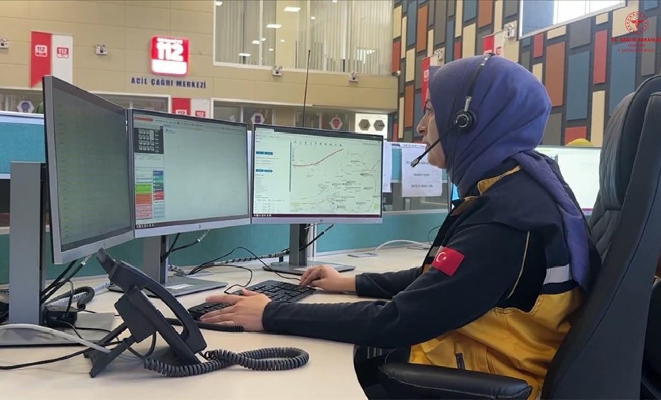 112 Acil tıp teknisyeni telefondan anlattığı Heimlich manevrası ile hayat kurtardı