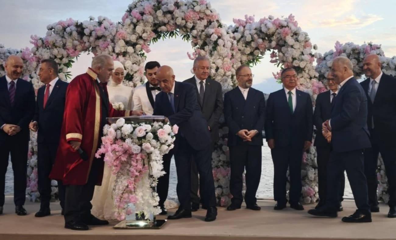 İsmail Demir’in kızı Elifnur Meryem dünyaevine girdi! Erdoğan'dan genç çifte anlamlı hediye