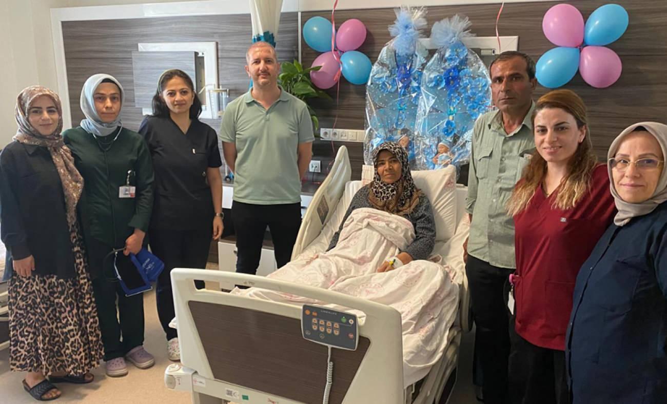 Şanlıurfa'da 53 yaşındaki kadın ikiz bebek dünyaya getirdi